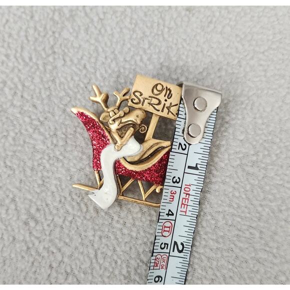 Signed DANECRAFT Reindeer On Strike Gold Tone Vintage Brooch Pin Red - Picture 6 of 7